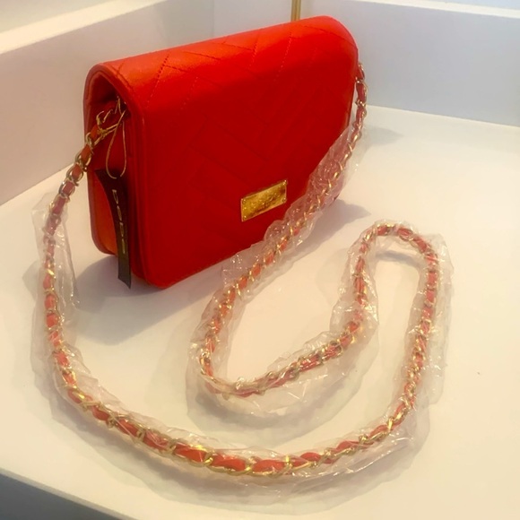 NWT Bebe Crossbody Sophia Quilted Handbag Chain Strap Purse Shoulder Cherry Red - Picture 3 of 12